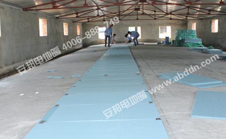 鋪設(shè)電地暖保溫板