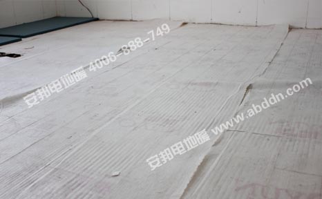 保溫板鋪設(shè)