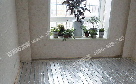 安裝完發(fā)熱電纜后的臥室