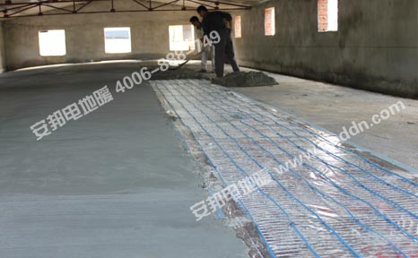 完成發(fā)熱電纜安裝后的混凝土回填