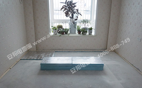 電地暖安裝材料進(jìn)場(chǎng)