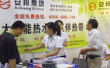 為客戶介紹產(chǎn)品性能